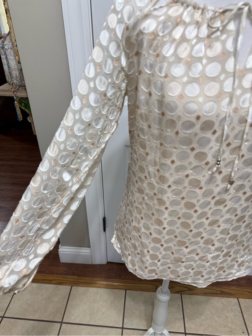 White House Black Market Ivory Sheer Boho Blouse Size S Textured Dot Tie Neck - Picture 13 of 15